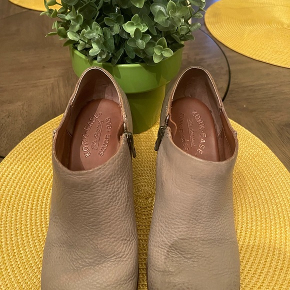 Brown boots - Picture 3 of 4